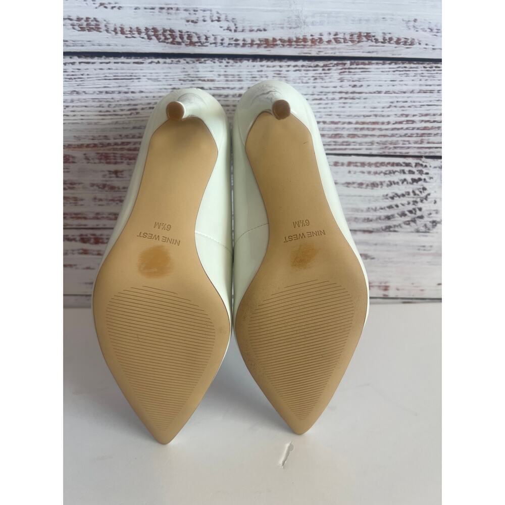 NINE WEST WHITE HEELS WHITE PATENT LEATHER STILETTO PUMPS SIZE 6 1/2 LIKE NEW - Picture 8 of 9